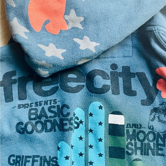 Free City Custom Hoodie S - Picture 8 of 8